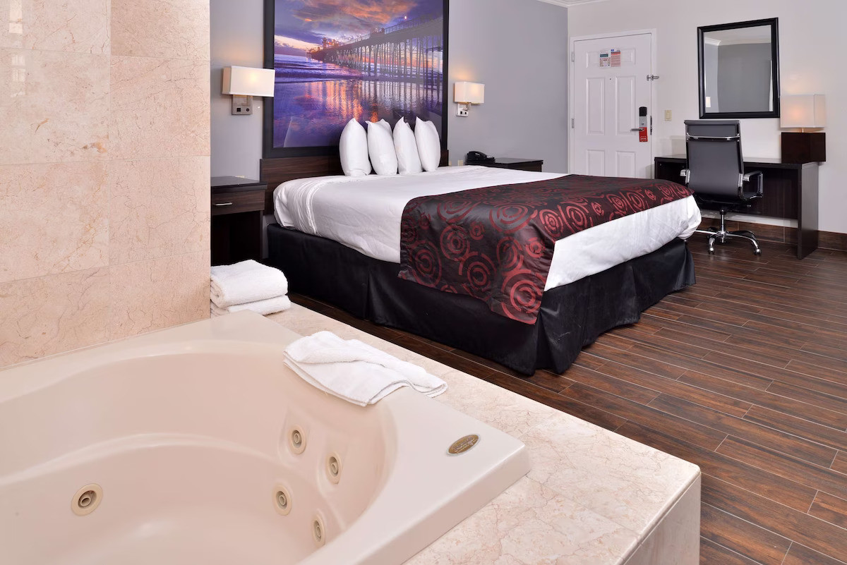 King Suite With Whirlpool Non Smoking